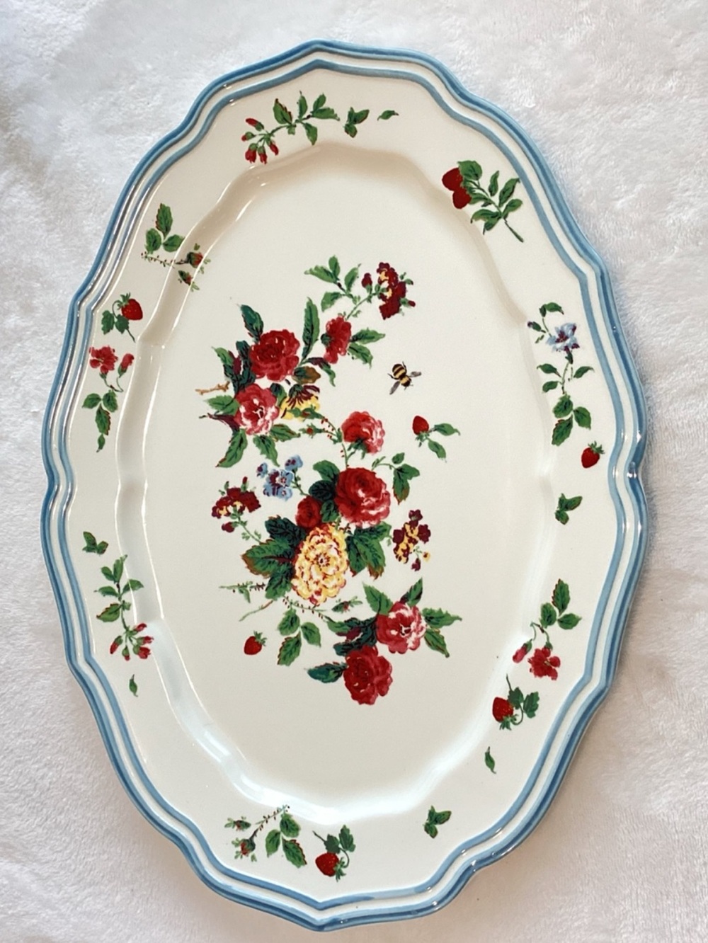 🐝 Anthropologie Stoneware Platter Camille Oval Serving New Bee Strawberry Floral - Picture 4 of 10